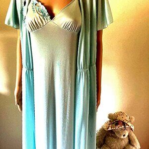 NIGHTGOWN AND ROBE